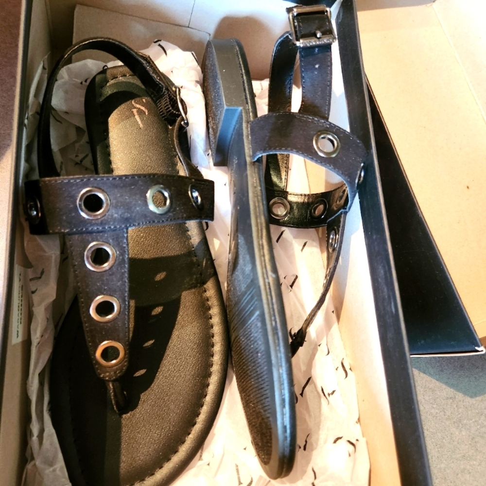 Vera Wang Footwear